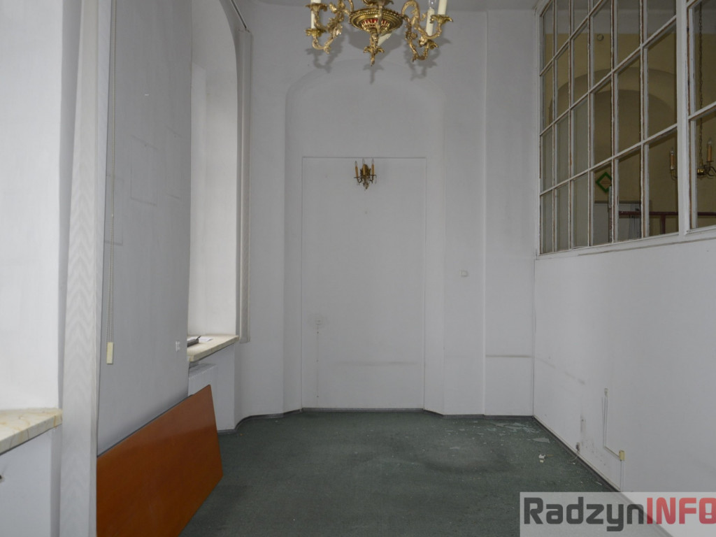 Spacer po korpusie głównym pałacu Potockich