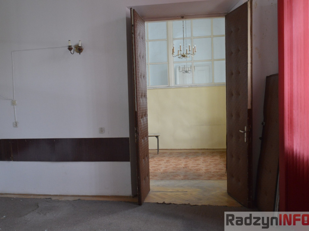 Spacer po korpusie głównym pałacu Potockich