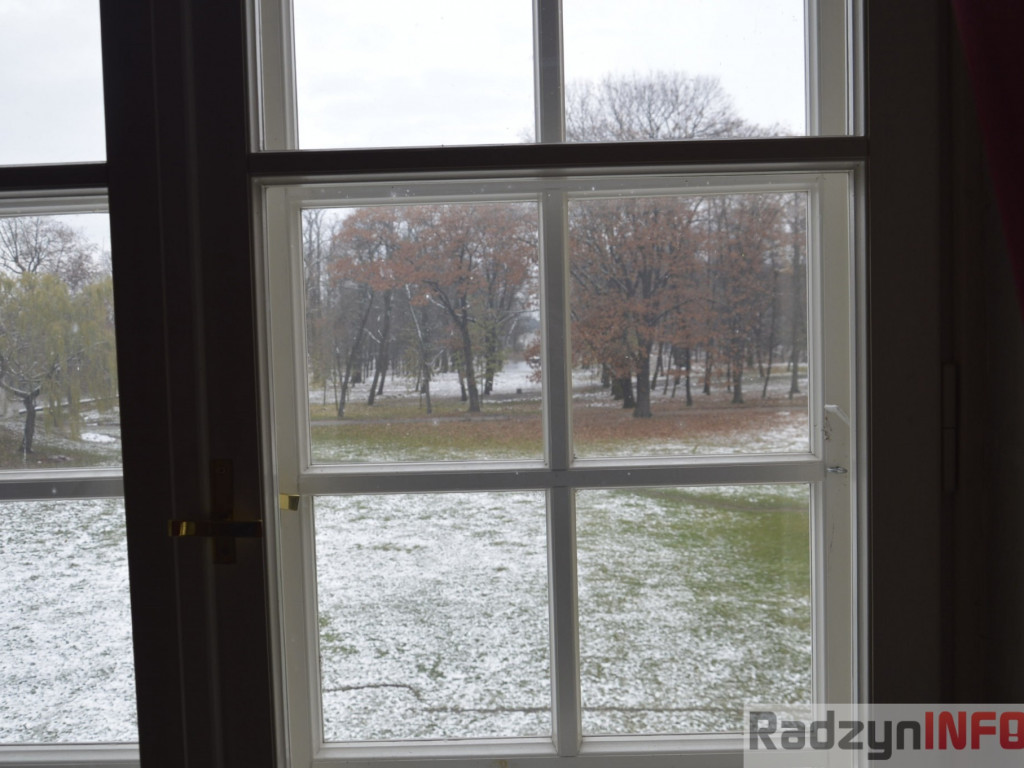 Spacer po korpusie głównym pałacu Potockich