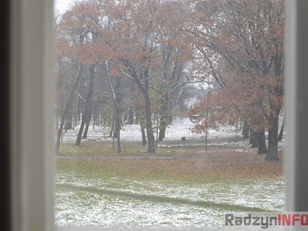 Spacer po korpusie głównym pałacu Potockich