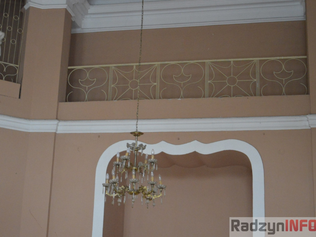 Spacer po korpusie głównym pałacu Potockich