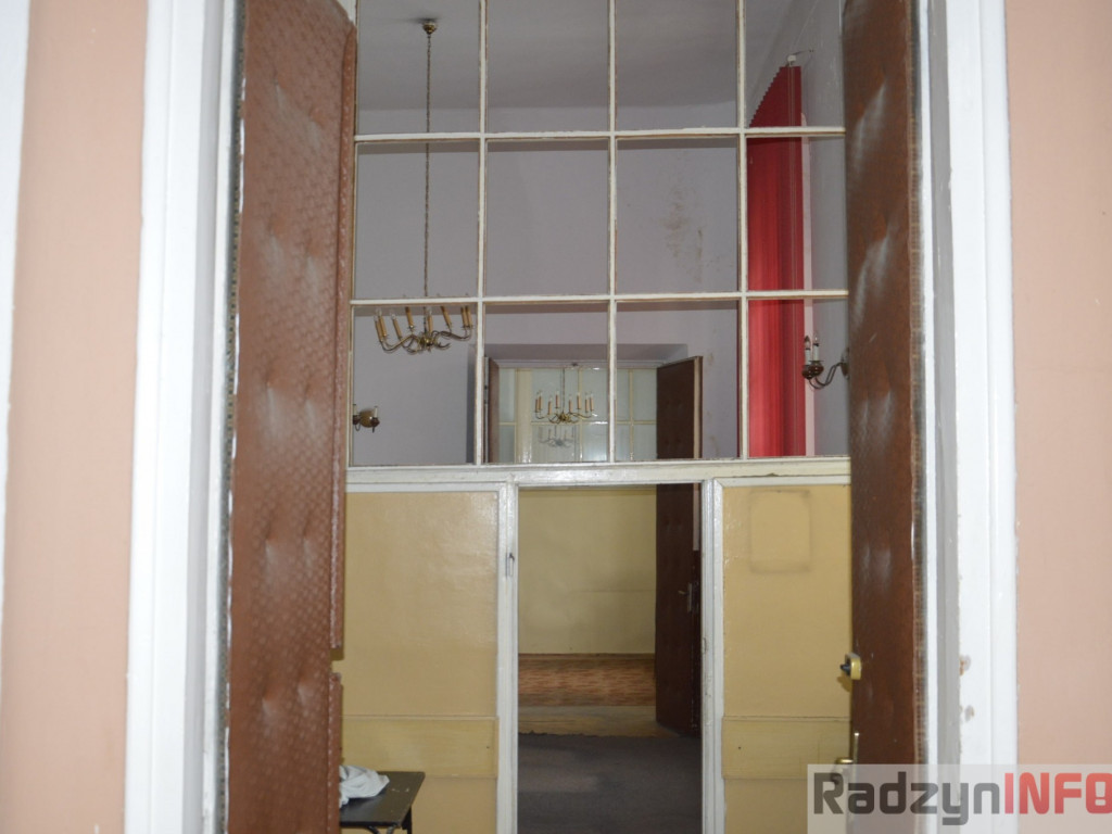 Spacer po korpusie głównym pałacu Potockich