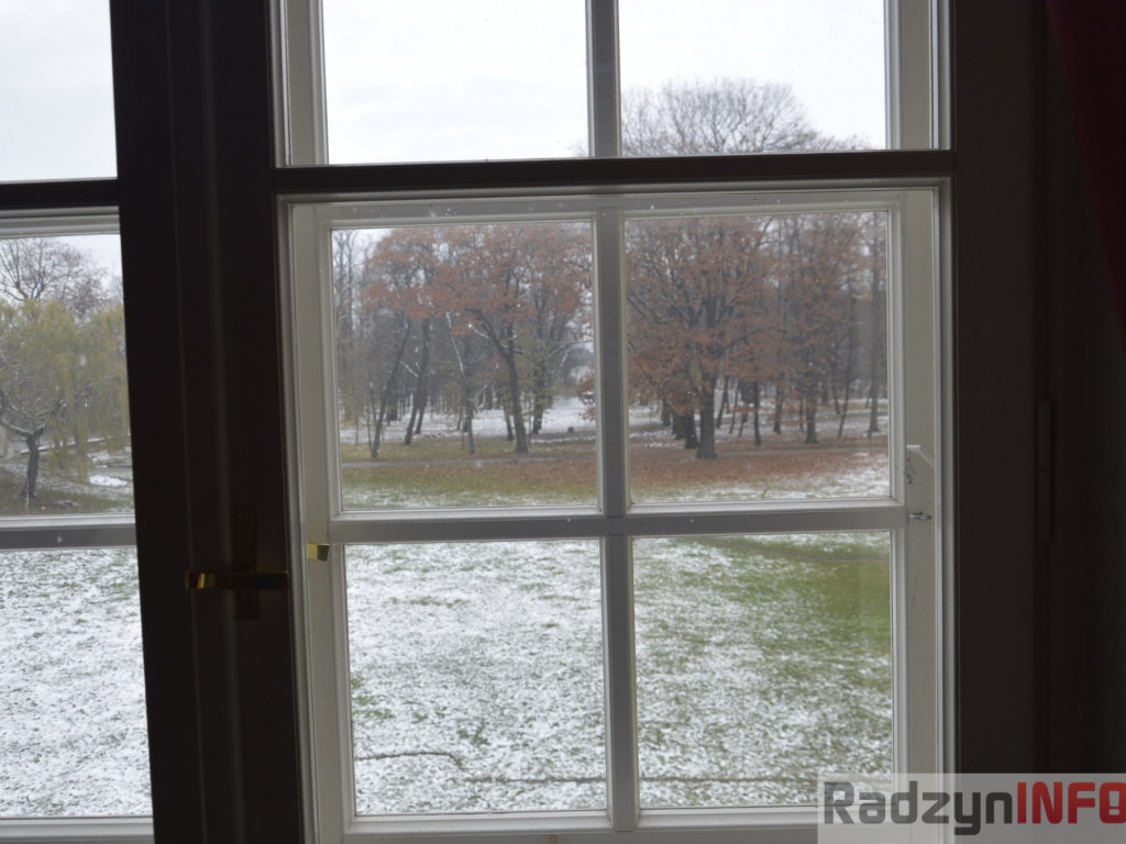 Spacer po korpusie głównym pałacu Potockich