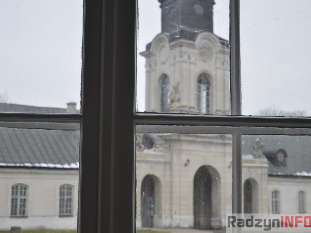 Spacer po korpusie głównym pałacu Potockich