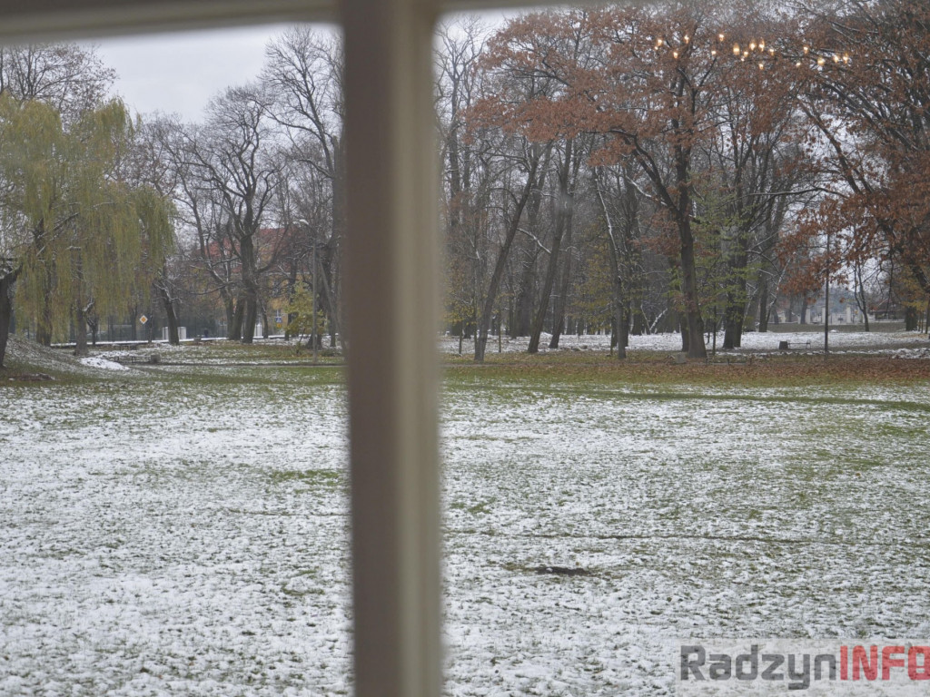 Spacer po korpusie głównym pałacu Potockich
