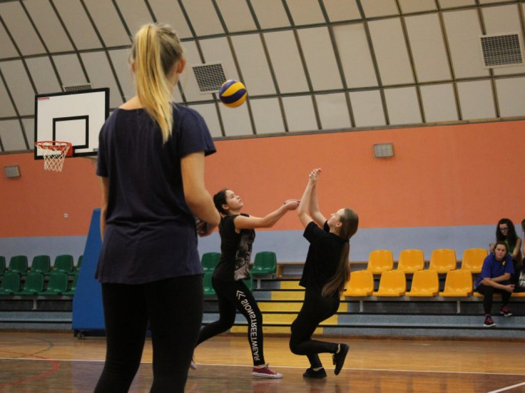 Panie walczyły w Turnieju Piłki Siatkowej