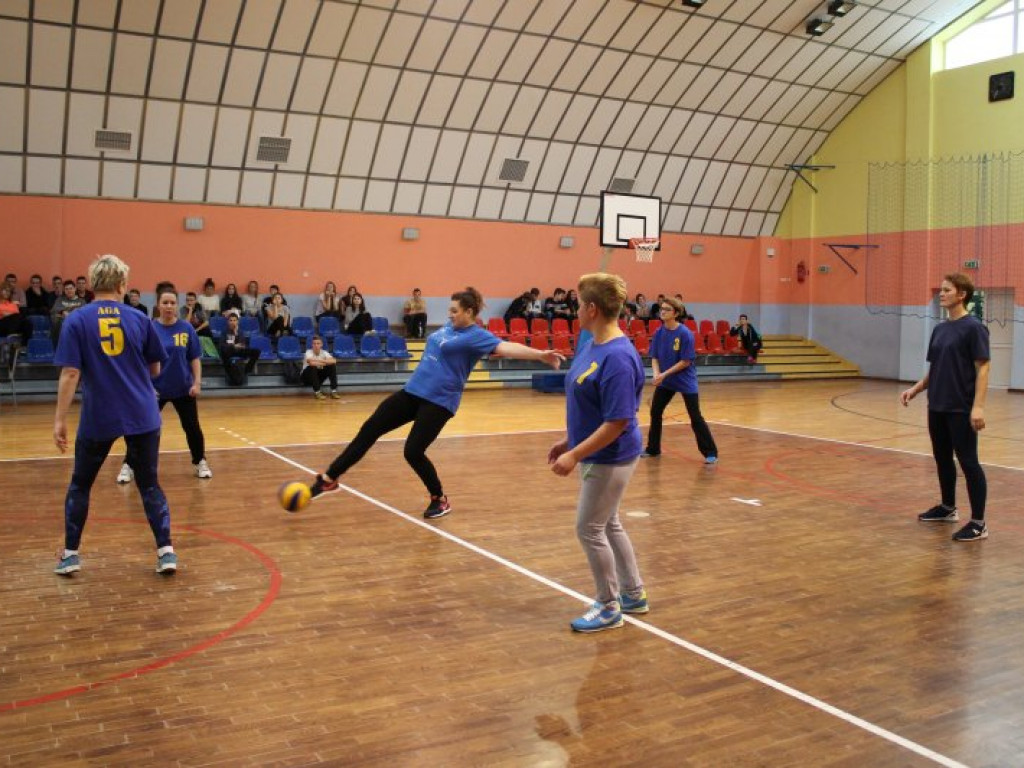 Panie walczyły w Turnieju Piłki Siatkowej