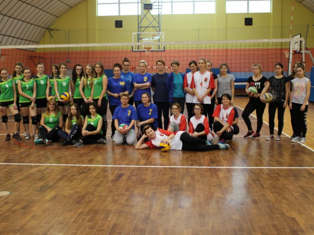 Panie walczyły w Turnieju Piłki Siatkowej