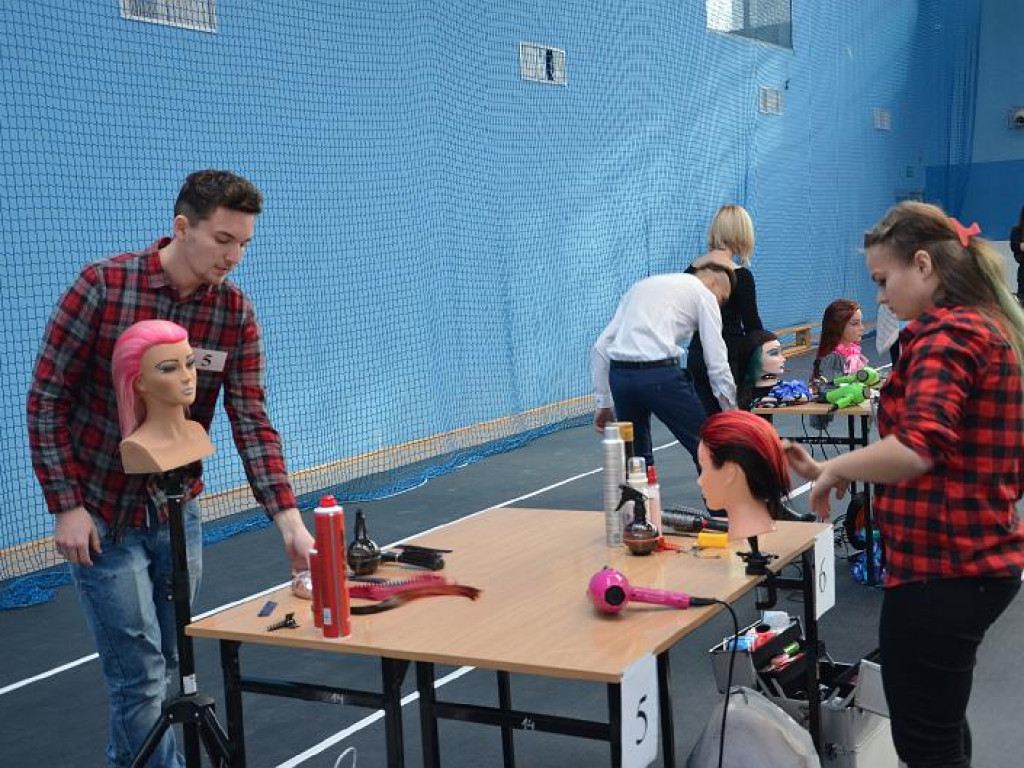 Wielu chciałoby wpaść im w ręce, czyli Międzyszkolny Turniej Fryzjerski w ZSP