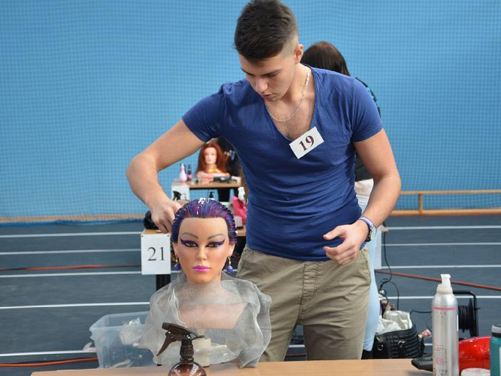 Wielu chciałoby wpaść im w ręce, czyli Międzyszkolny Turniej Fryzjerski w ZSP