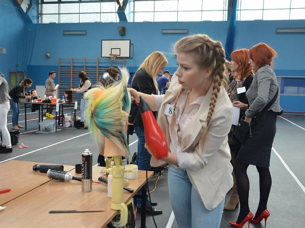 Wielu chciałoby wpaść im w ręce, czyli Międzyszkolny Turniej Fryzjerski w ZSP