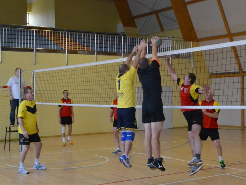 Zacięte mecze I ligowców a w Lidze Oldboys niepodzielnie panuje Poczta