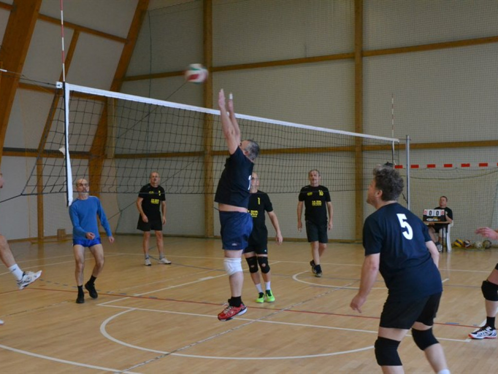 Zacięte mecze I ligowców a w Lidze Oldboys niepodzielnie panuje Poczta