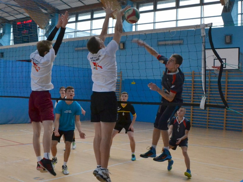 Zacięte mecze I ligowców a w Lidze Oldboys niepodzielnie panuje Poczta