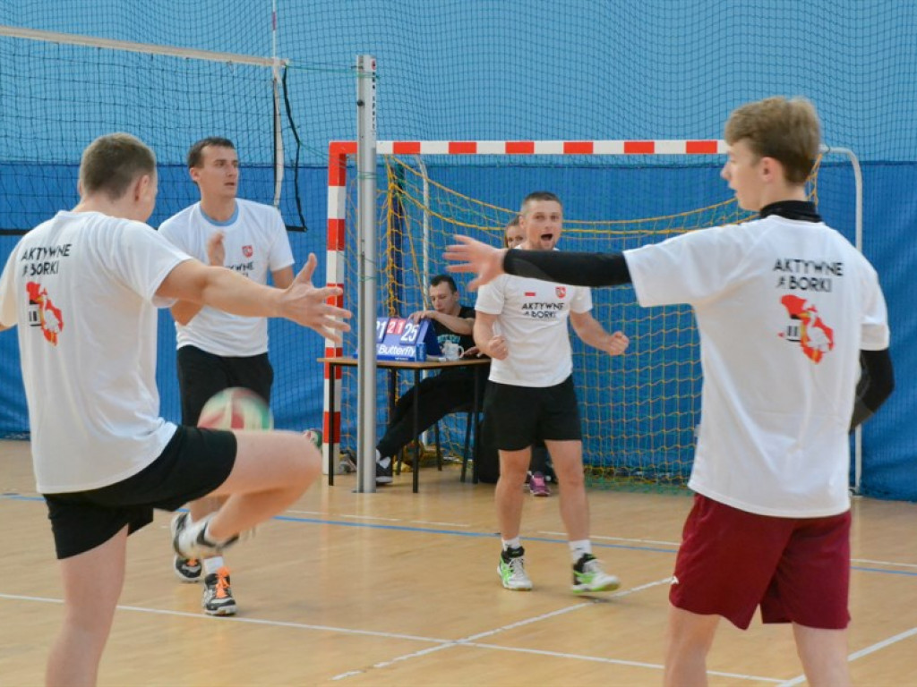 Zacięte mecze I ligowców a w Lidze Oldboys niepodzielnie panuje Poczta