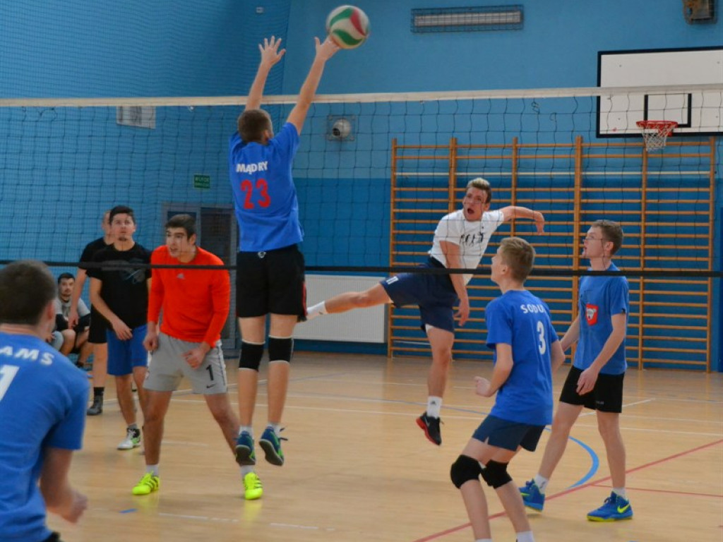 Zacięte mecze I ligowców a w Lidze Oldboys niepodzielnie panuje Poczta