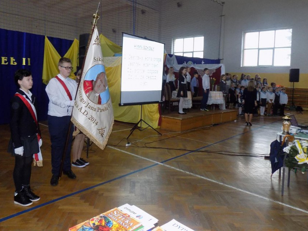 Trzecia rocznica nadania imienia Św. Jana Pawła II SP w Białce