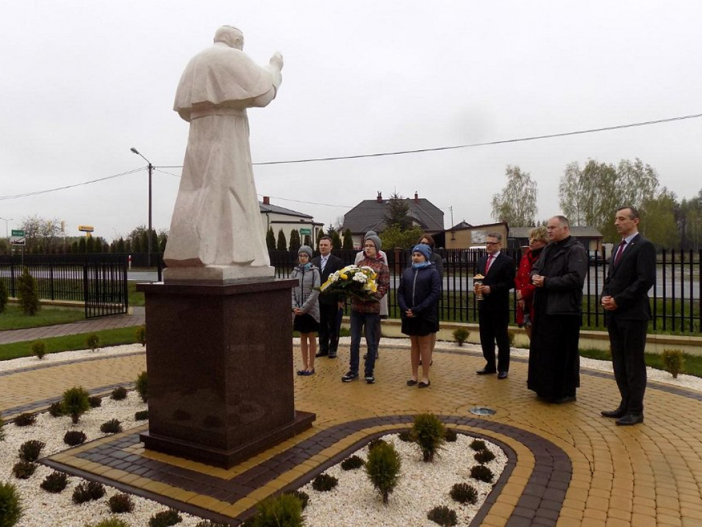 Trzecia rocznica nadania imienia Św. Jana Pawła II SP w Białce