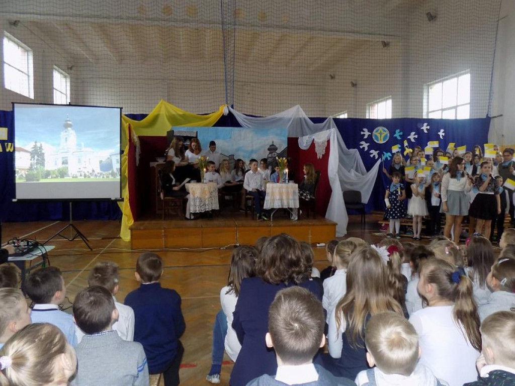 Trzecia rocznica nadania imienia Św. Jana Pawła II SP w Białce