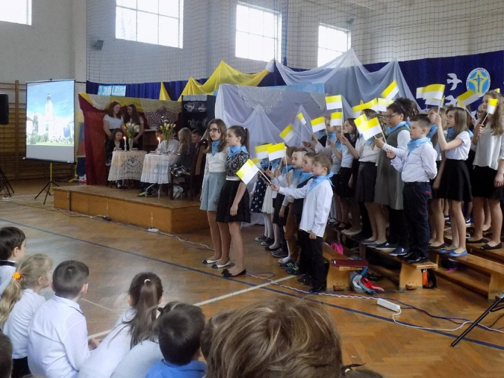 Trzecia rocznica nadania imienia Św. Jana Pawła II SP w Białce