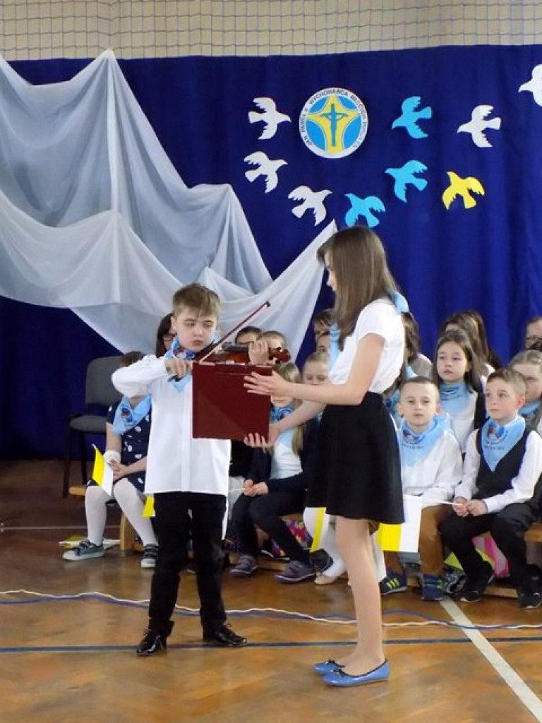 Trzecia rocznica nadania imienia Św. Jana Pawła II SP w Białce