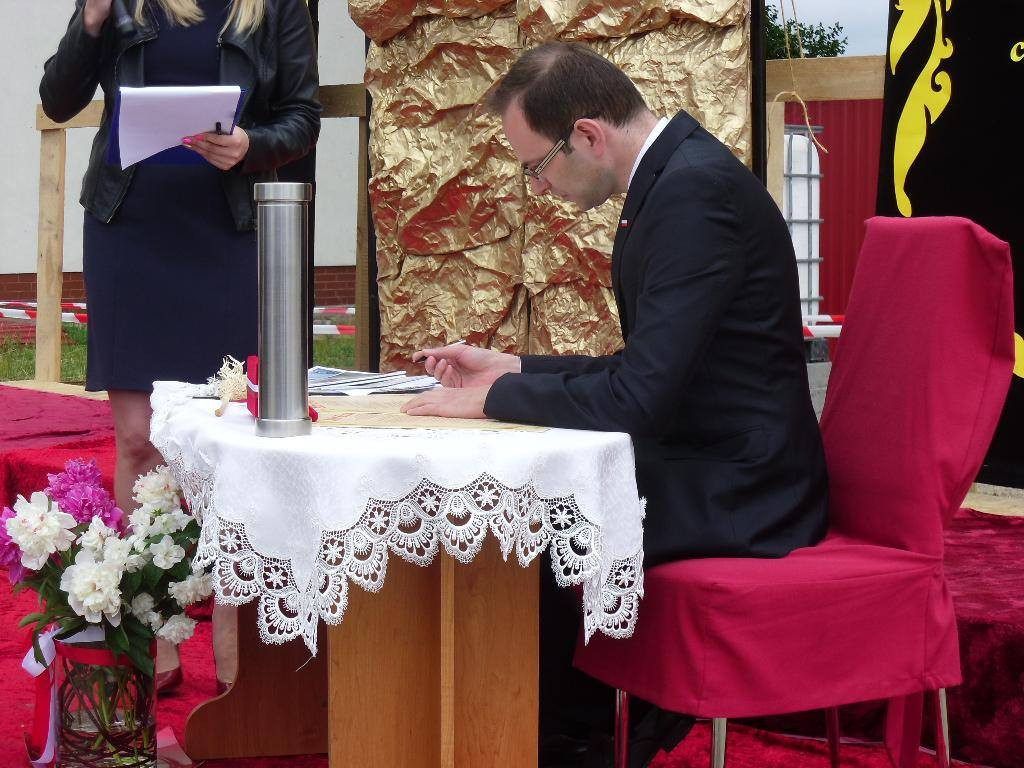 Wmurowanie aktu erekcyjnego pod budowę żłobka w Ulanie-Majoracie