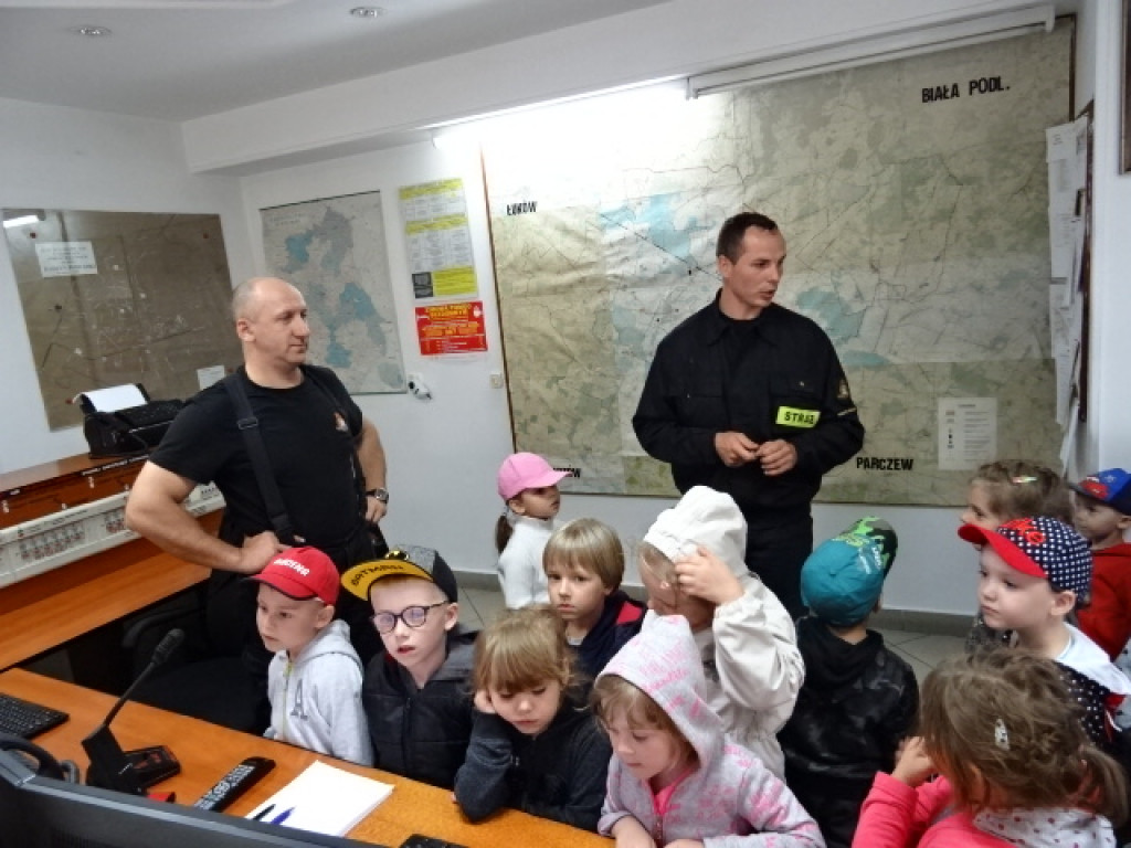 Przedszkolaki z Reja poznają zawód strażaka