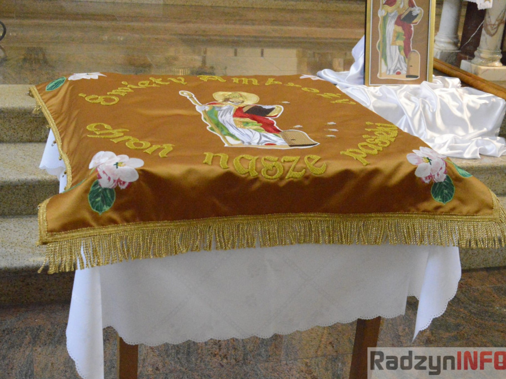 Poświęcenie sztandaru Radzyńskiego Koła Pszczelarzy