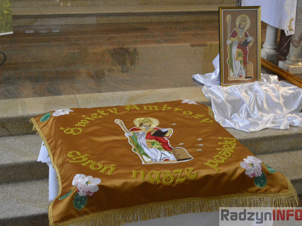 Poświęcenie sztandaru Radzyńskiego Koła Pszczelarzy