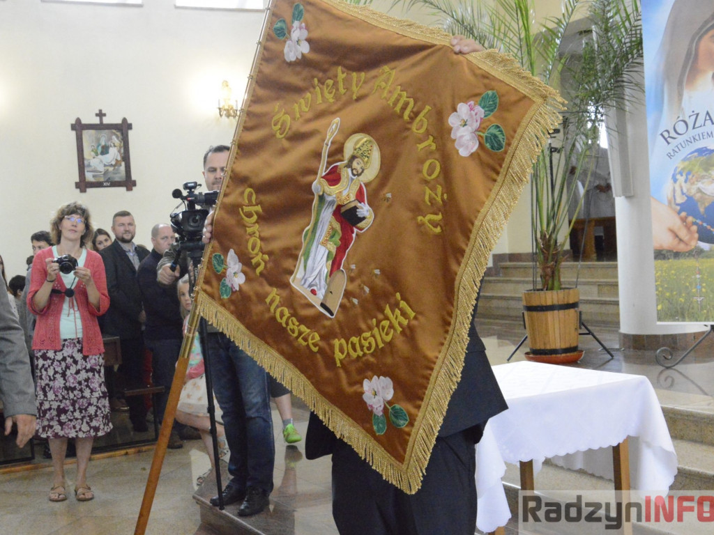 Poświęcenie sztandaru Radzyńskiego Koła Pszczelarzy