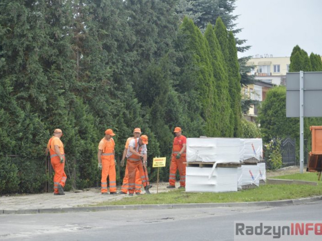 Nowym chodnikiem przez Wyszyńskiego