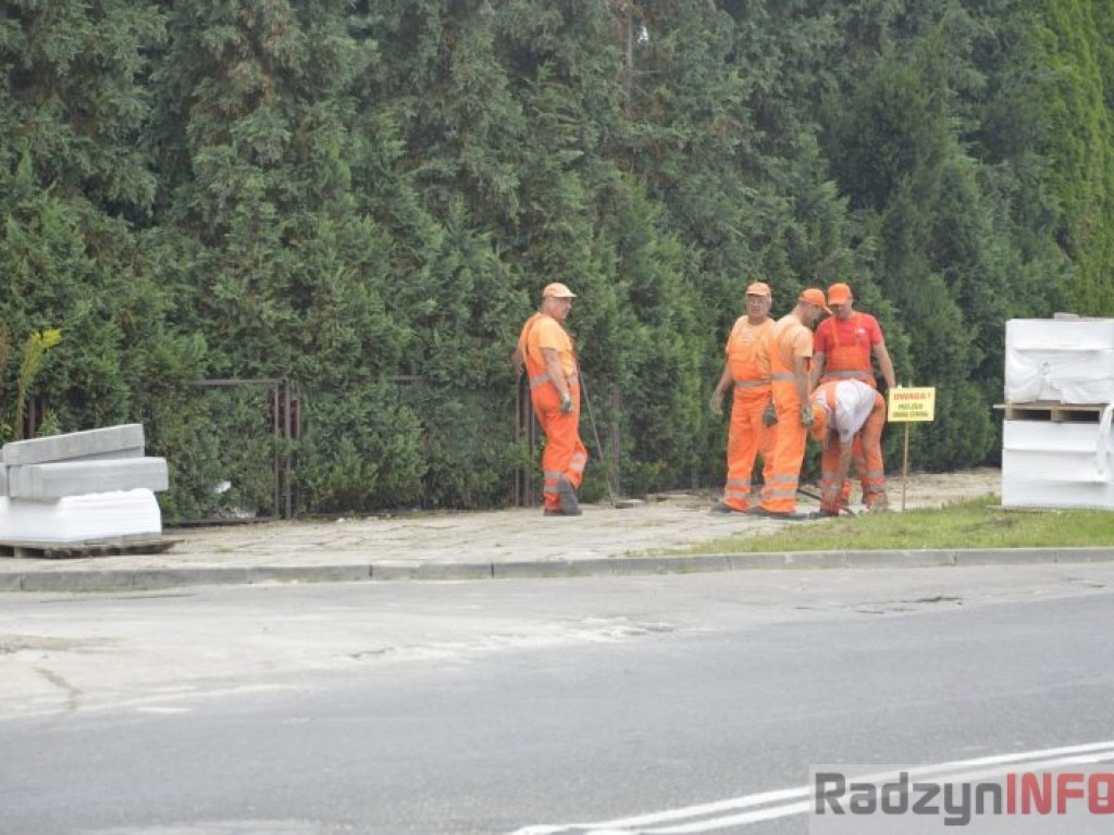 Nowym chodnikiem przez Wyszyńskiego