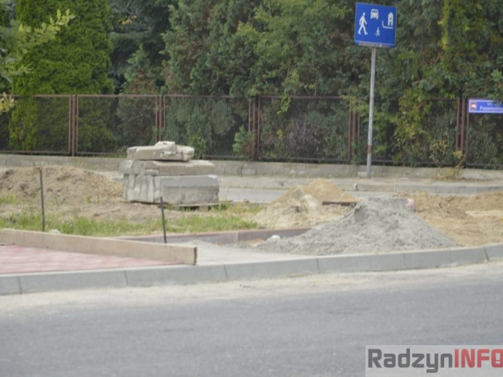 Nowym chodnikiem przez Wyszyńskiego