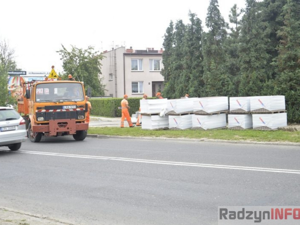 Nowym chodnikiem przez Wyszyńskiego