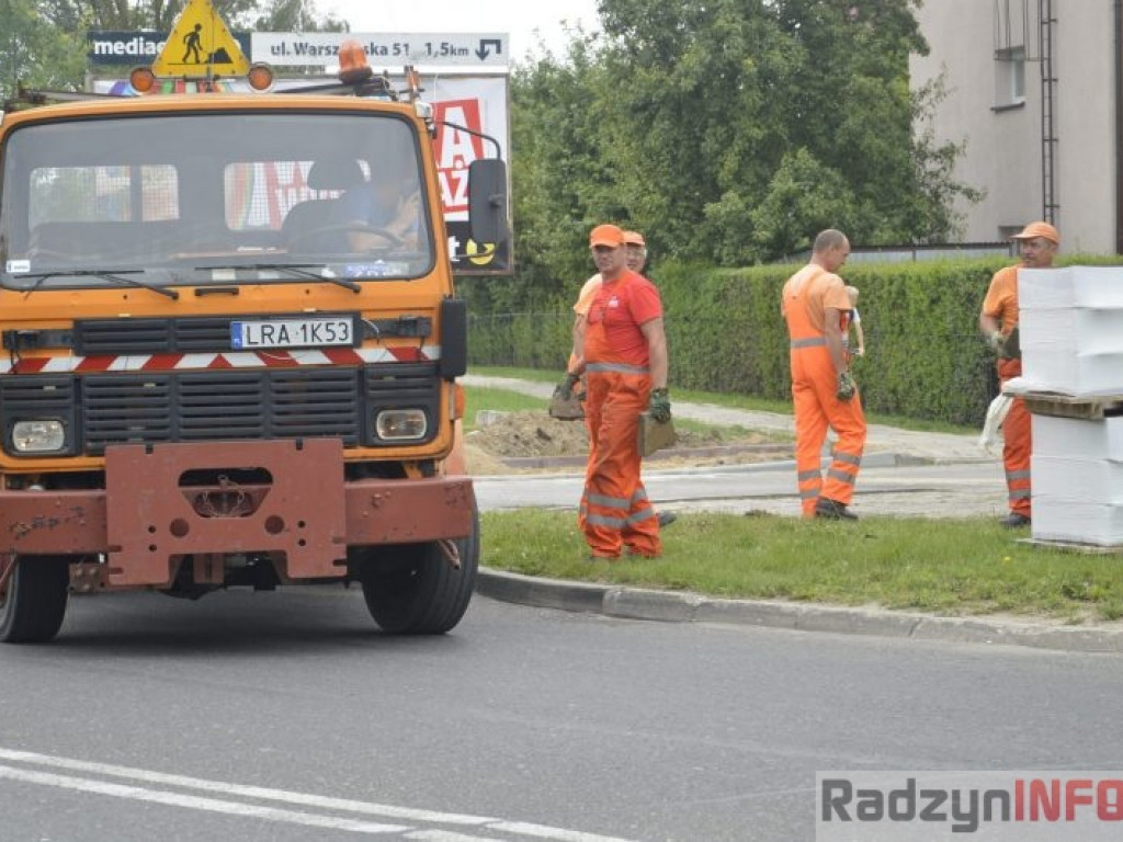 Nowym chodnikiem przez Wyszyńskiego