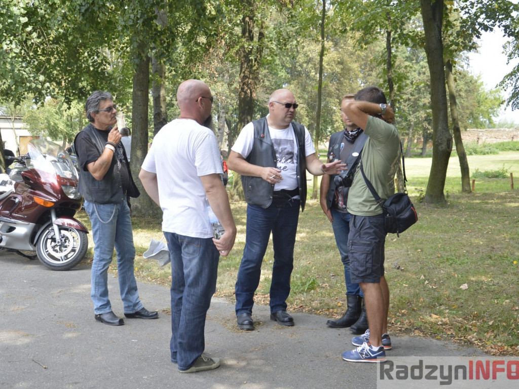 Skórzane kamizelki  i ryk silników