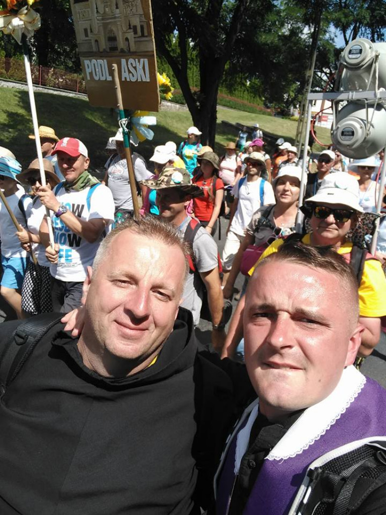 Dotarli przed tron Matki