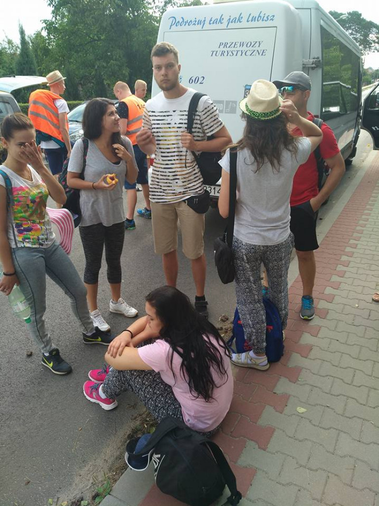 Dotarli przed tron Matki