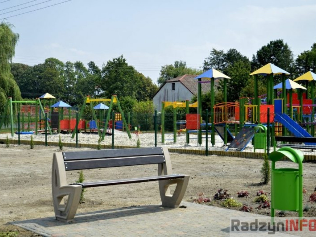 Nowy plac zabaw w Czemiernikach