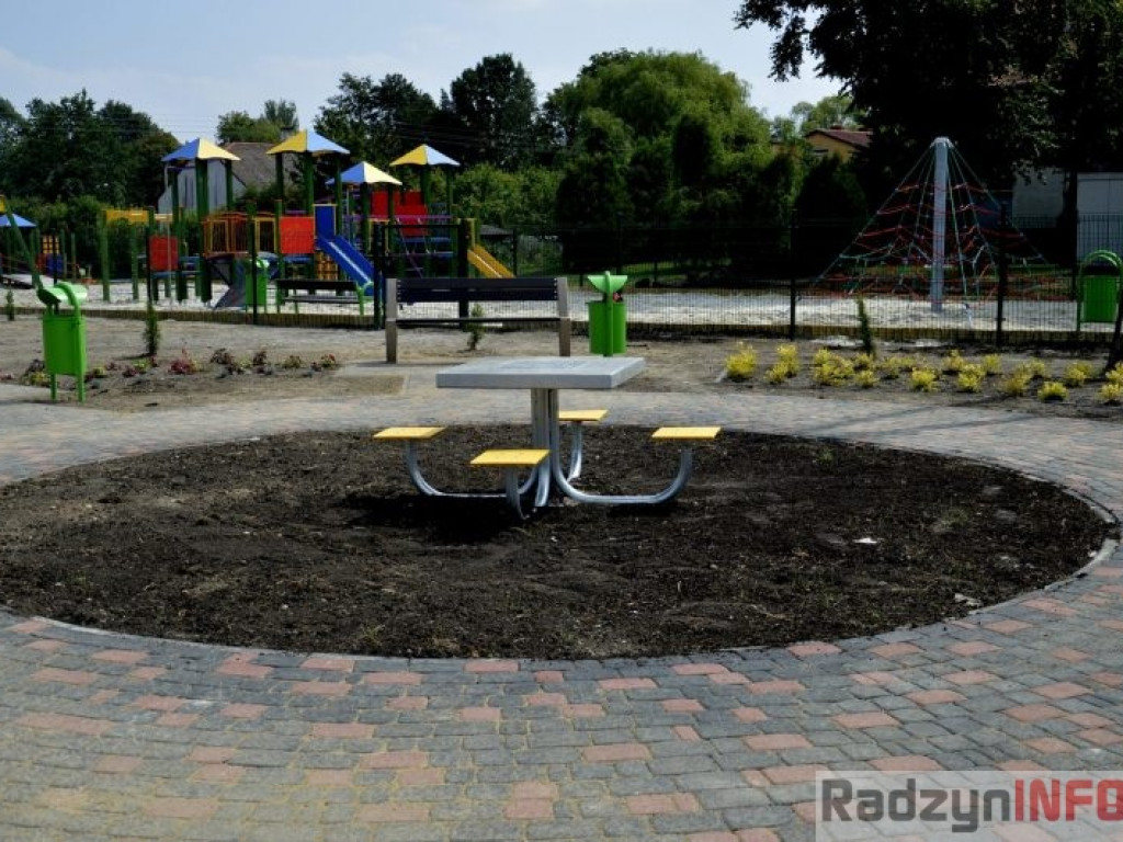 Nowy plac zabaw w Czemiernikach