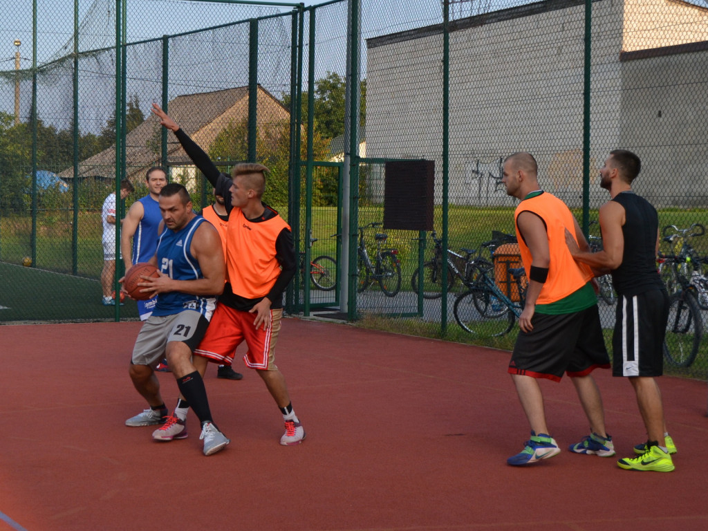 Nocny streetball