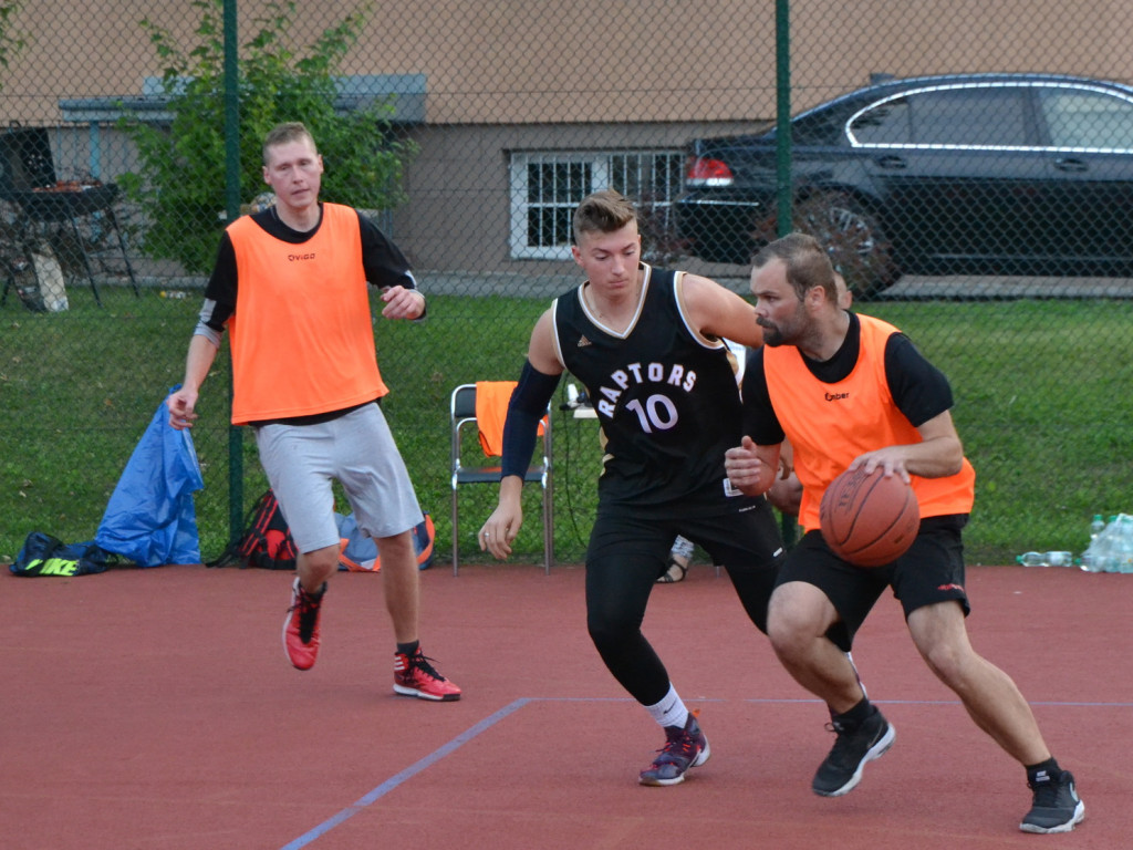 Nocny streetball