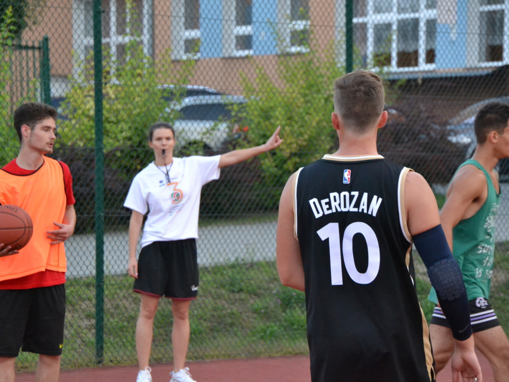 Nocny streetball