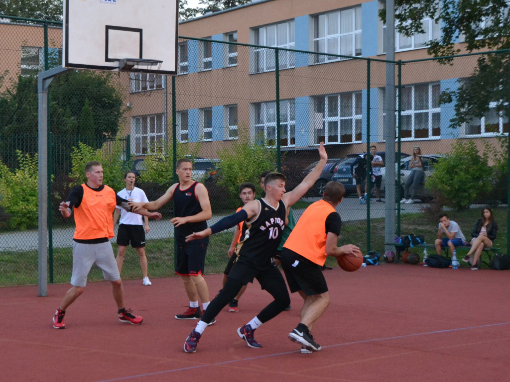 Nocny streetball