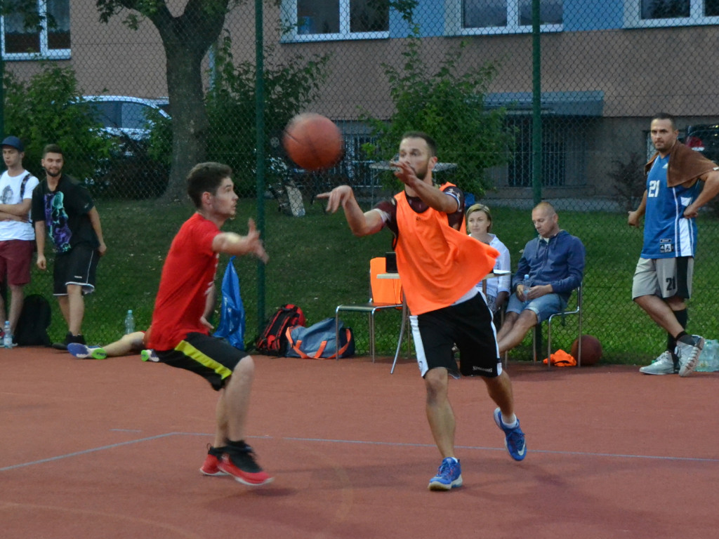 Nocny streetball