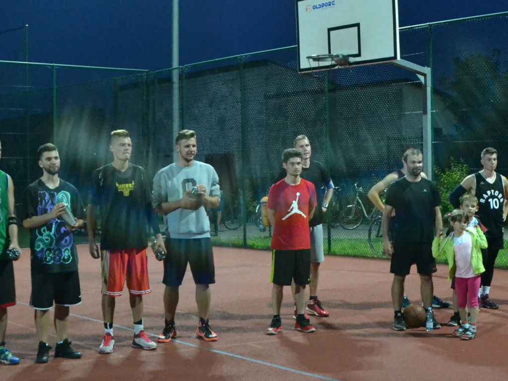 Nocny streetball