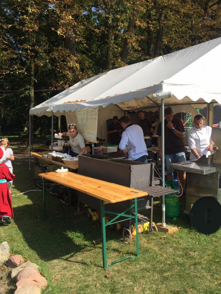 Trwa Festiwal Ognia i Miecza w Czemiernikach