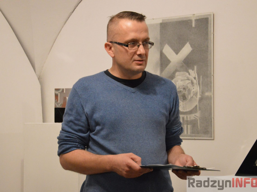 Między szkłem, metalem i papierem