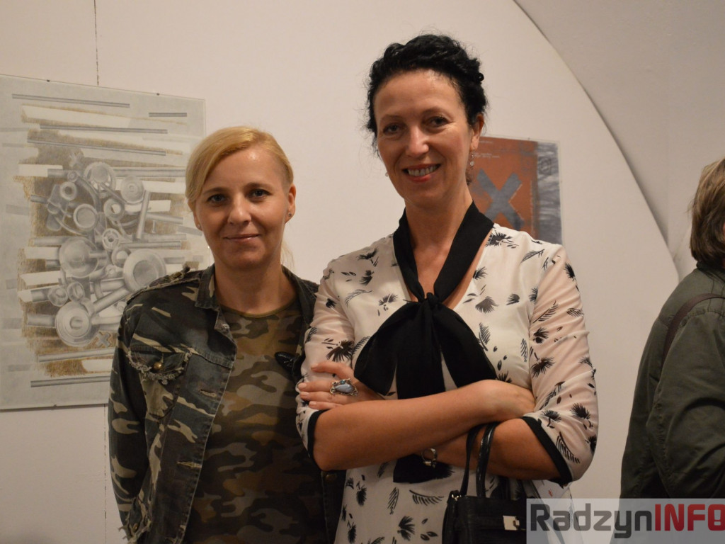 Między szkłem, metalem i papierem