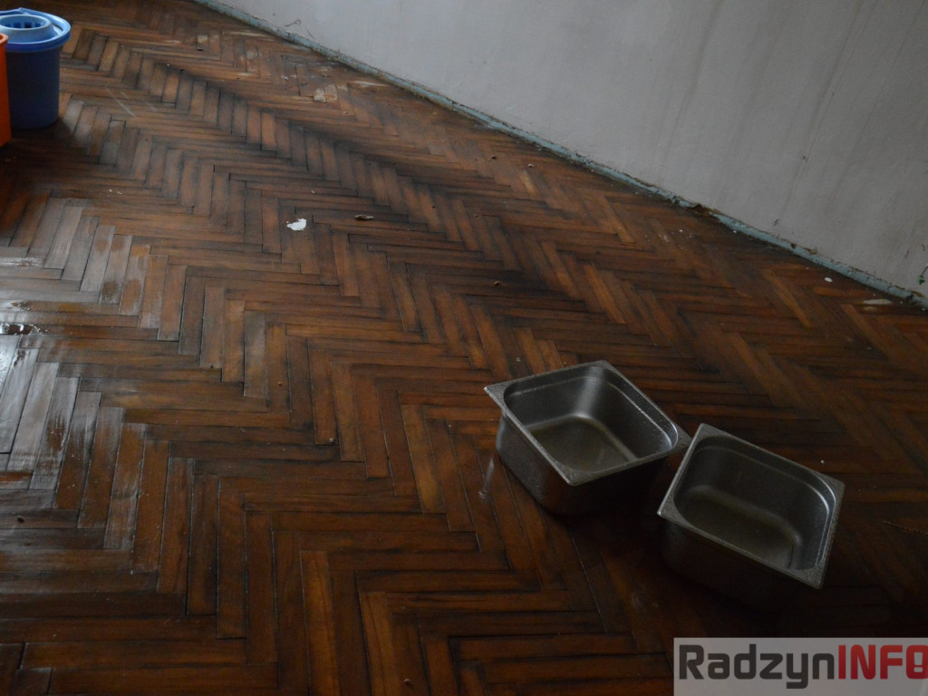 Szkołę zalało, stołówka działa - rozmowa z dyrektor SP I